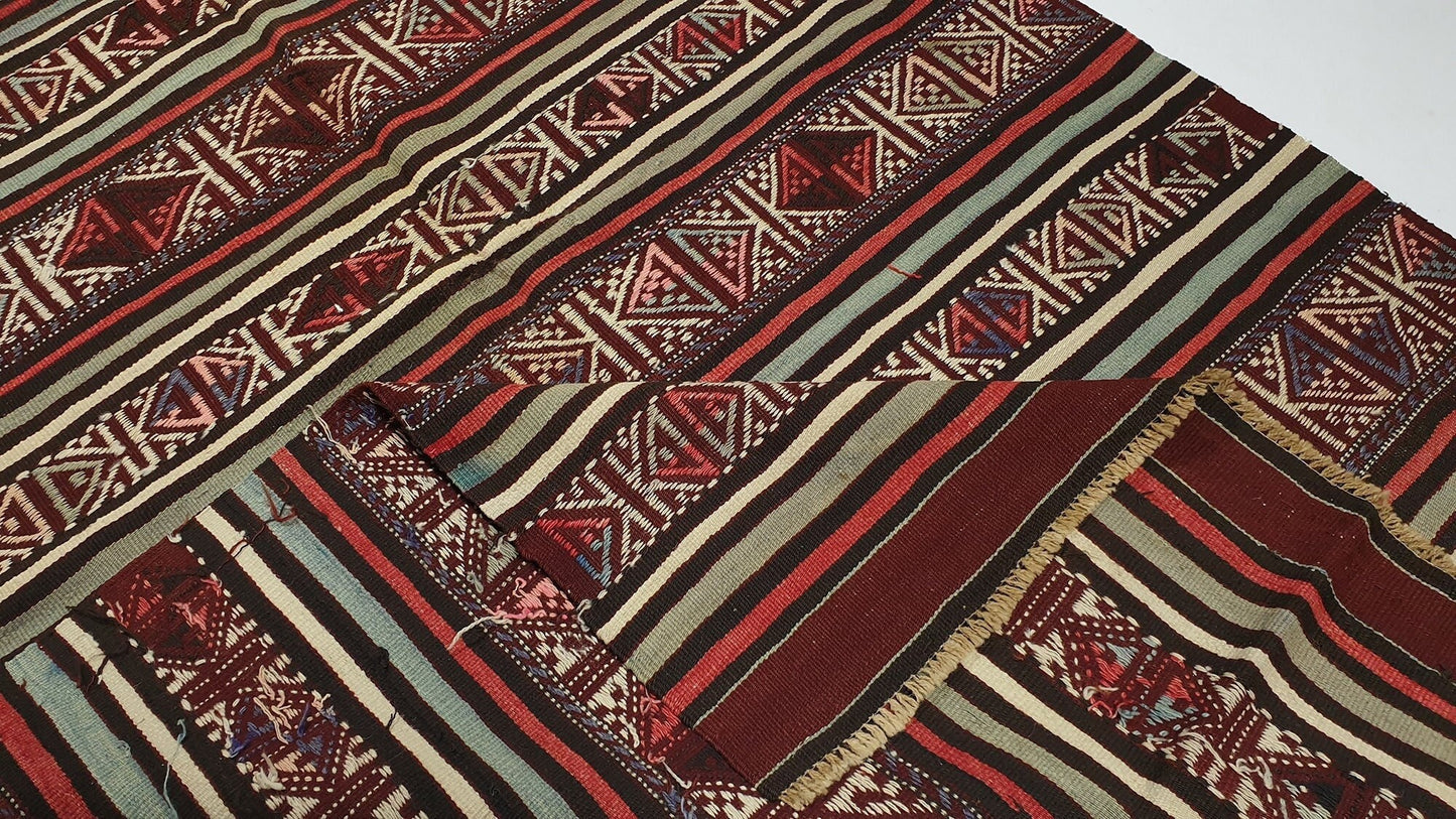 Small Vintage Kilim rug,Turkish Area Kilim Rug, 4x7 Kİlim rug ,One of a kind Kid room Kilim rug, Farmhouse ,Embroidery rug,Handmade,2529