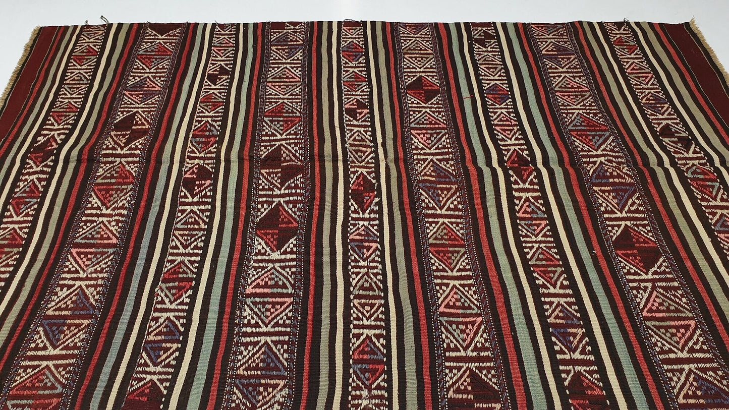 Small Vintage Kilim rug,Turkish Area Kilim Rug, 4x7 Kİlim rug ,One of a kind Kid room Kilim rug, Farmhouse ,Embroidery rug,Handmade,2529