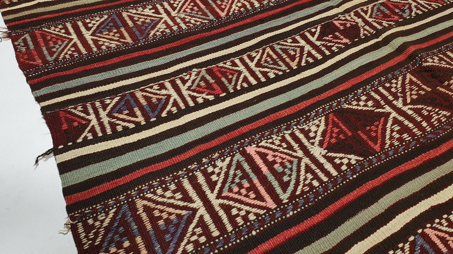 Small Vintage Kilim rug,Turkish Area Kilim Rug, 4x7 Kİlim rug ,One of a kind Kid room Kilim rug, Farmhouse ,Embroidery rug,Handmade,2529