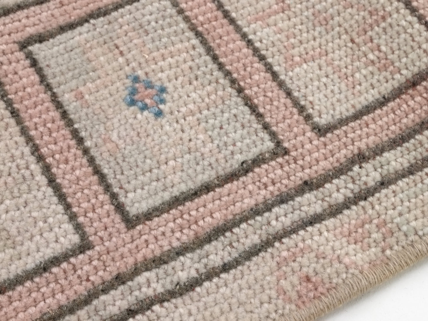 Muted Oushak Rug, Small Area rug, Turkish Vintage rug, 3x5 Rug, Pastel Rug, Bedroom rug, Nursery rug, Geometric rug, Unique rug, 10061